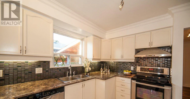 375 Neal Drive, Richmond Hill, ON, L4C 3L6 - 2