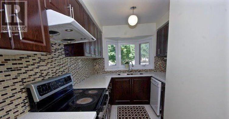 518 Galaxy Court, Mississauga, ON, L5R 2R2 - 4