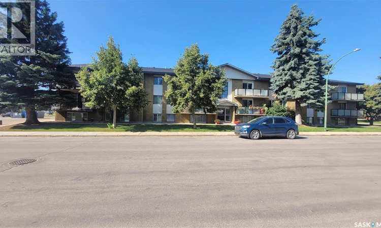 4-111 St Lawrence Crescent