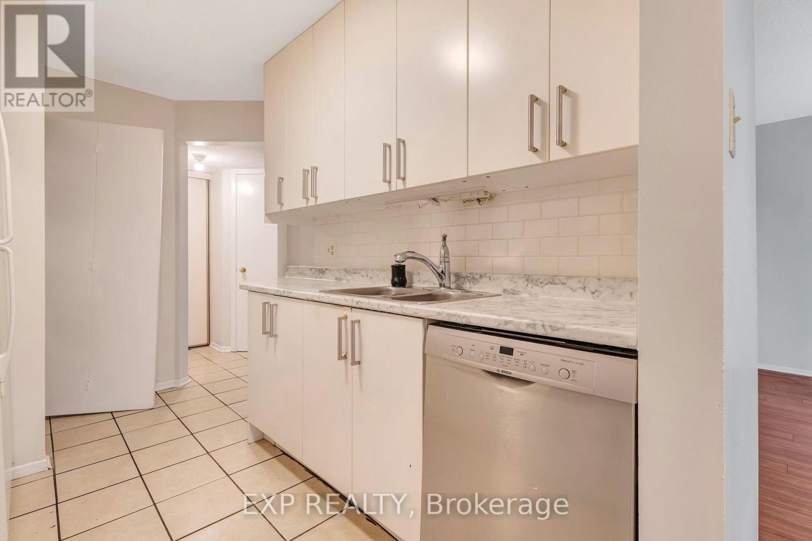 218-270 Lorry Greenberg Drive, Ottawa, ON, K1T 3K2 - 11