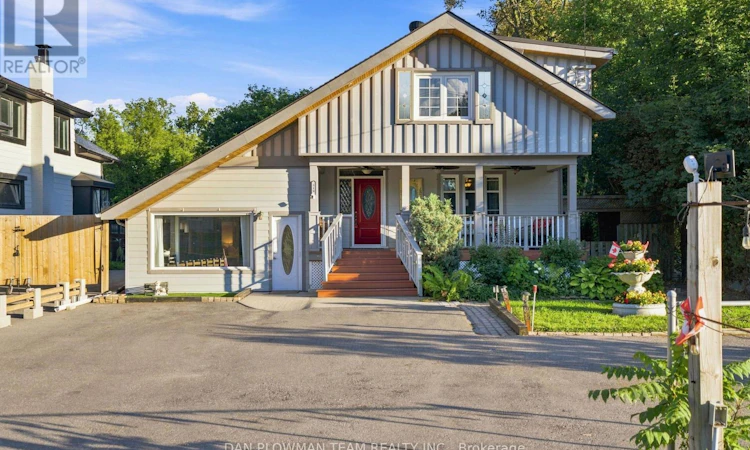 519 Kingston Road W