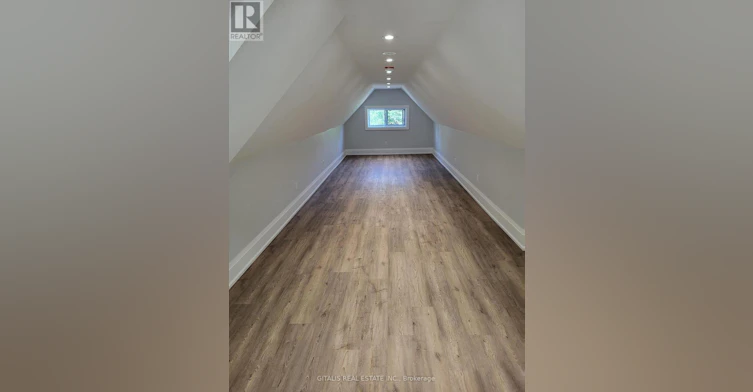 UPSTAIRS-195 Oakmount Road N, Toronto, ON, M6P 2N1 - 5