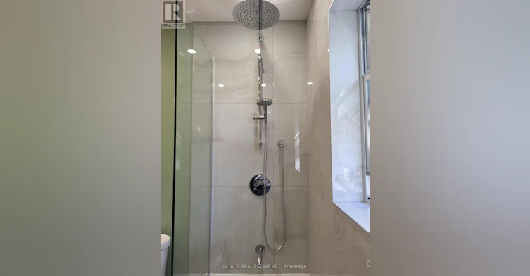 UPSTAIRS-195 Oakmount Road N, Toronto, ON, M6P 2N1 - 11