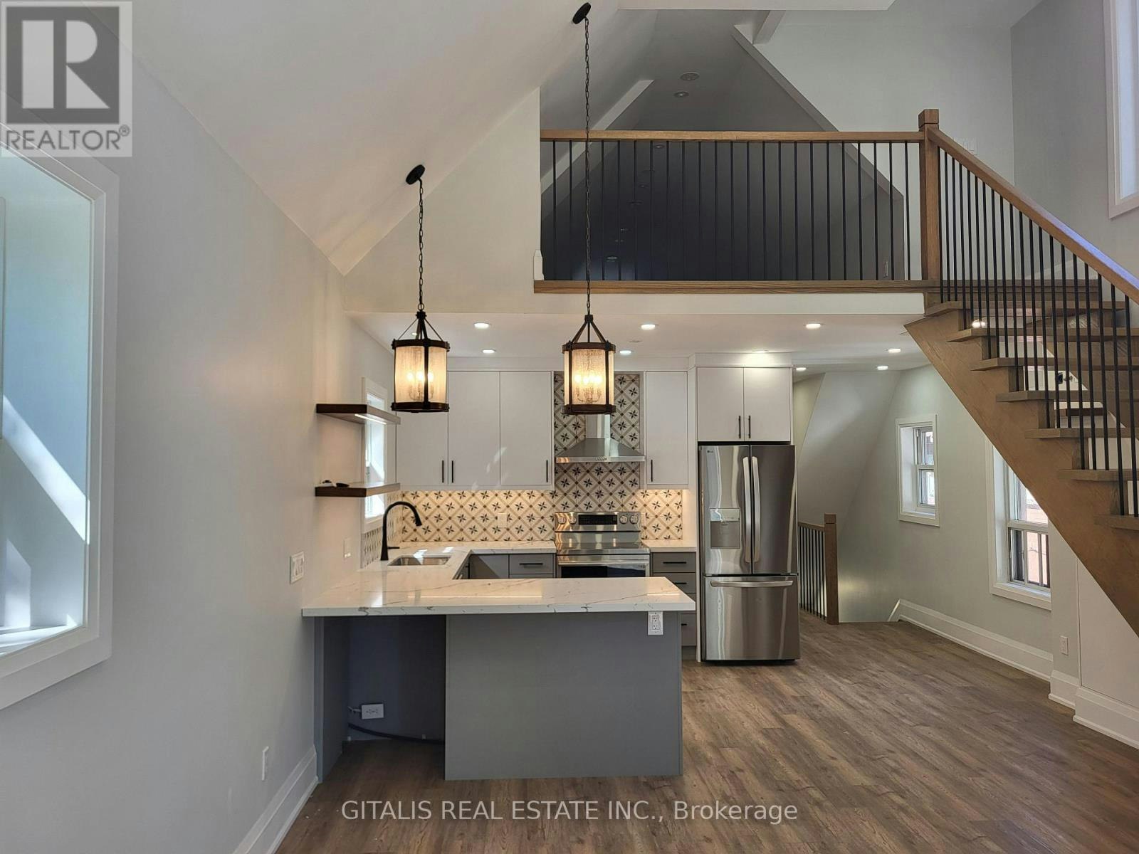 UPSTAIRS-195 Oakmount Road N, Toronto, ON, M6P 2N1 - 2