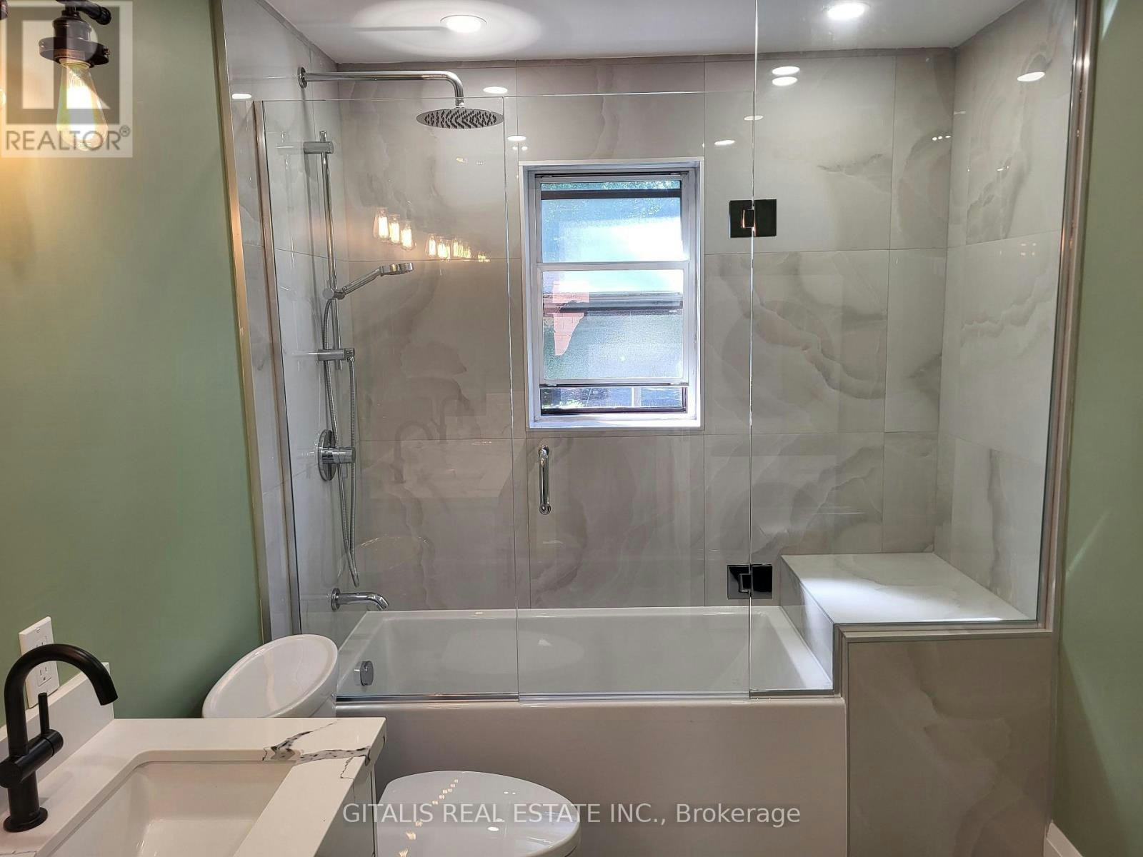 UPSTAIRS-195 Oakmount Road N, Toronto, ON, M6P 2N1 - 9