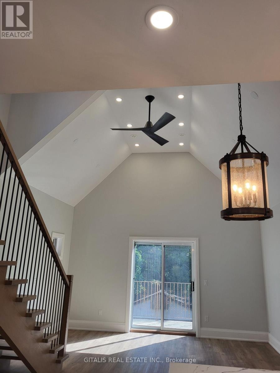 UPSTAIRS-195 Oakmount Road N, Toronto, ON, M6P 2N1 - 4