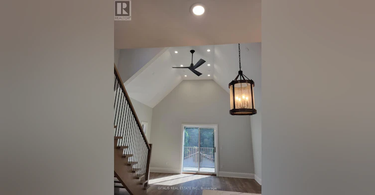 UPSTAIRS-195 Oakmount Road N, Toronto, ON, M6P 2N1 - 4
