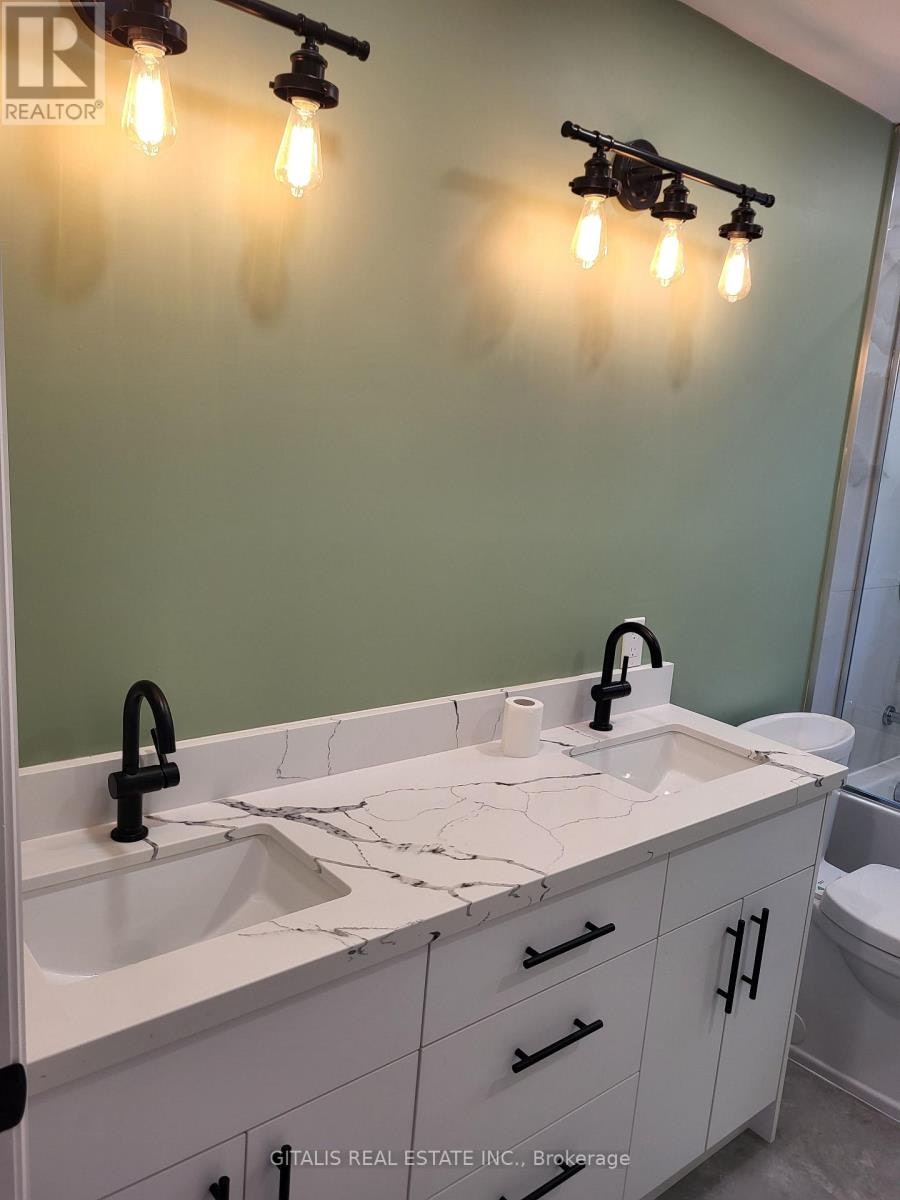 UPSTAIRS-195 Oakmount Road N, Toronto, ON, M6P 2N1 - 8