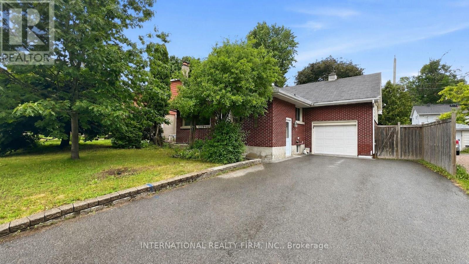 1213 Erindale Drive, Ottawa, ON, K2C 2G2