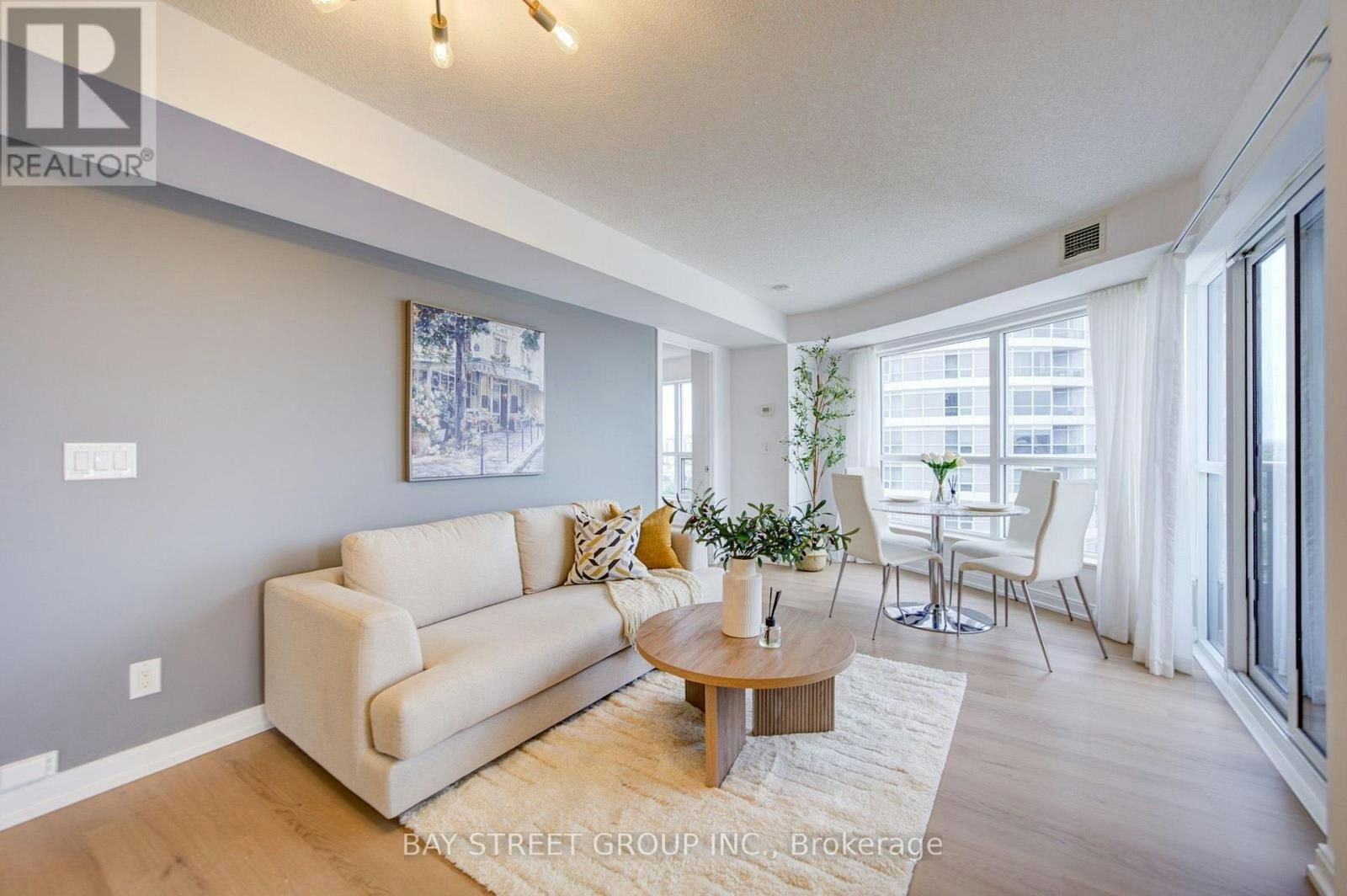 1908-151 Village Green Square, Toronto, ON, M1S 0K5