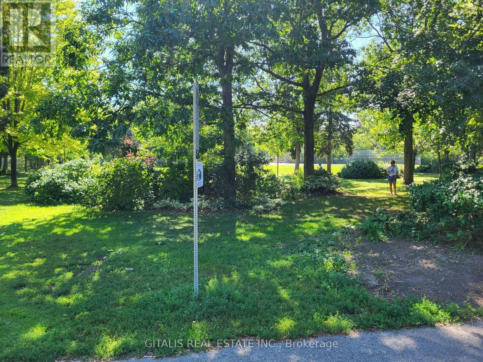 B2-195 Oakmount Road N, Toronto, ON, M6P 2N1 - 9