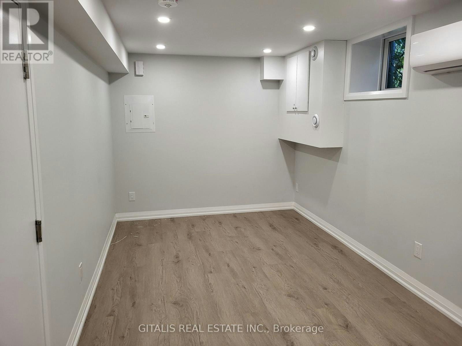B2-195 Oakmount Road N, Toronto, ON, M6P 2N1 - 2