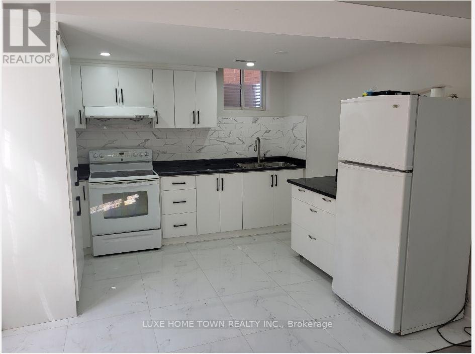 23 Castlehill Road, Brampton, ON, L6X 4E3 - 2