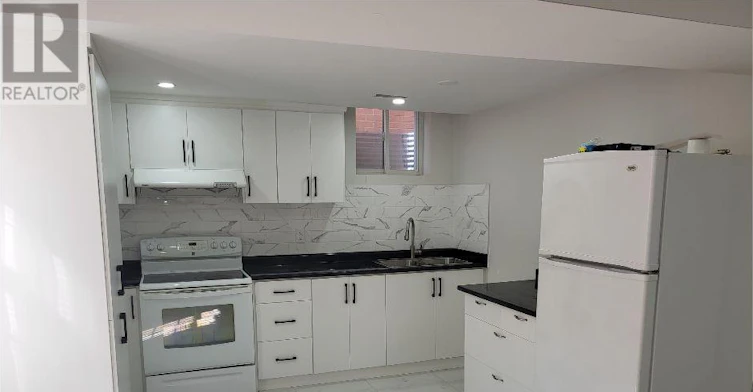 23 Castlehill Road, Brampton, ON, L6X 4E3 - 2