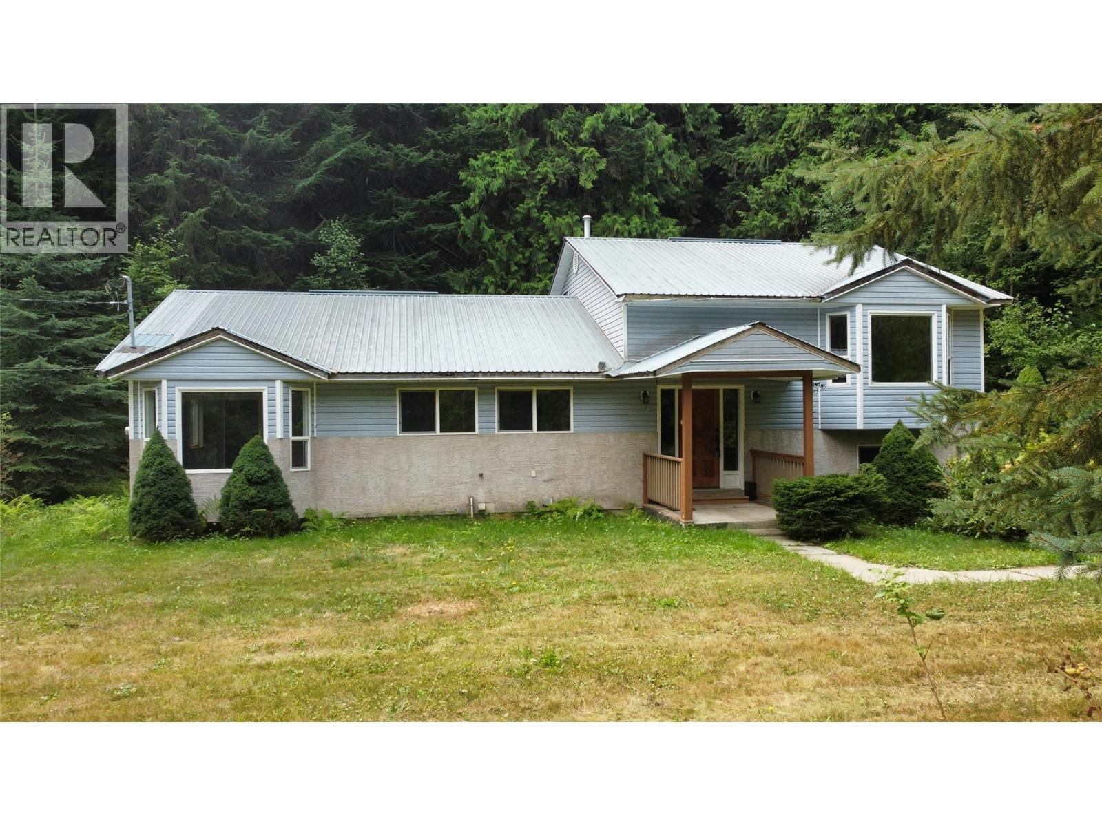 3420 Pass Creek Road, Krestova, BC, V0G 1H2