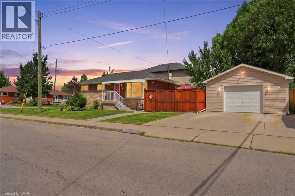 3 Mitchell Avenue, Hamilton, ON, L9A 1W1
