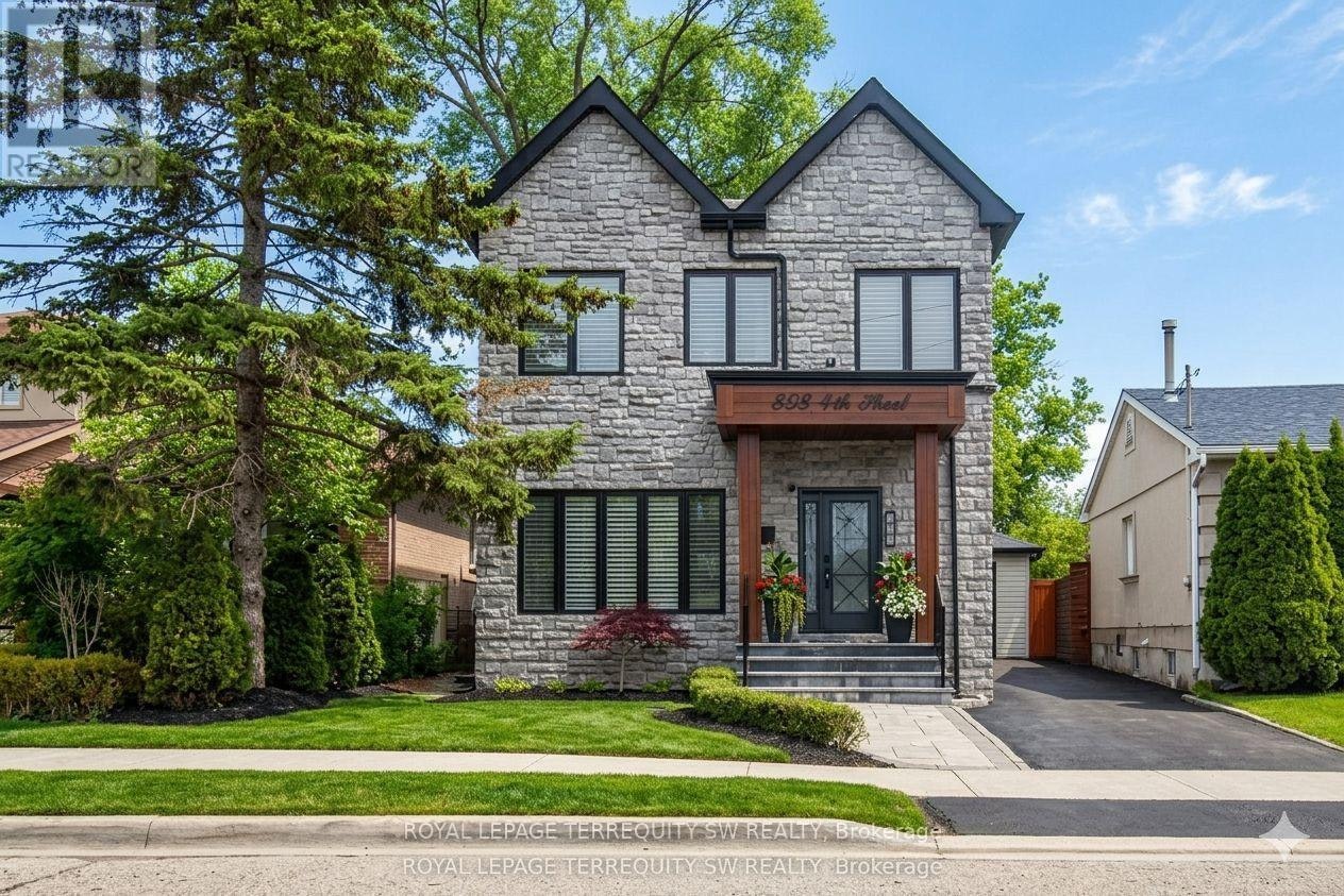 888 Fourth Street, Mississauga, ON, L5E 1J6