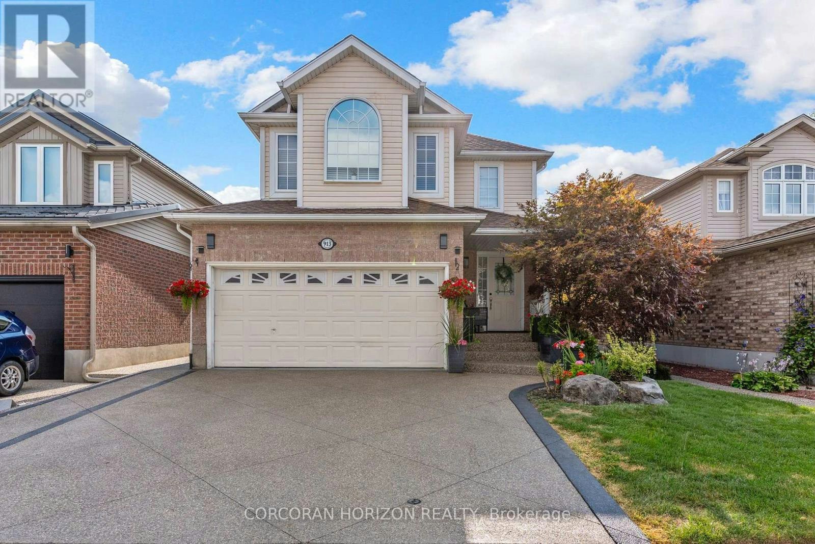 913 Copper Leaf Crescent, Kitchener, ON, N2E 3W1
