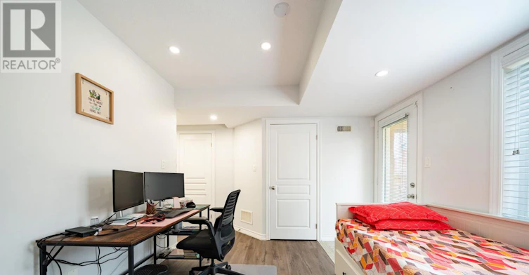 10 Kenridge Terrace, Hamilton, ON, L8J 0G4 - 9