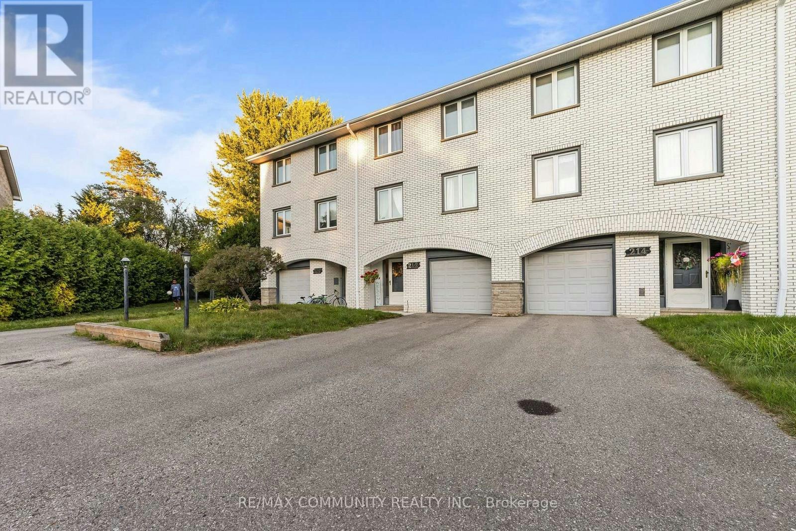 210-216 Homestead Crescent, London, ON, N6G 2E5