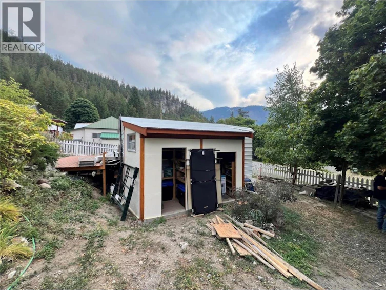 5251 Webster Street, Hedley, BC, V0X 1K0 - 4
