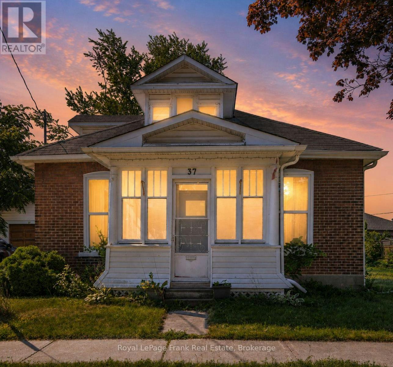 37 Durham Street W, Kawartha Lakes, ON, K9V 2P3