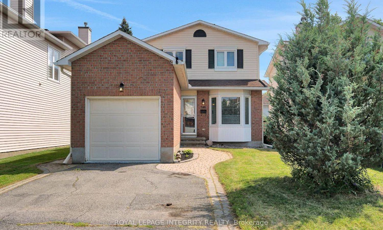 390 Oaklawn Crescent