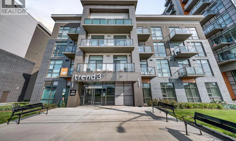 812-470 Dundas Street E