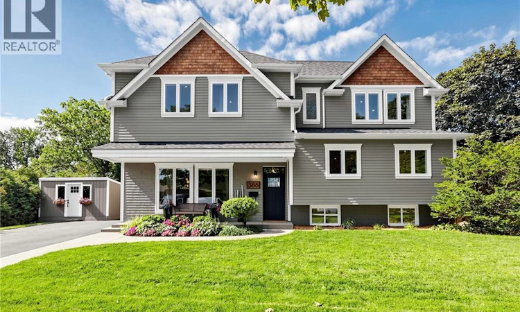 386 Cosburn Crescent