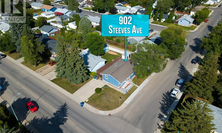902 Steeves Avenue