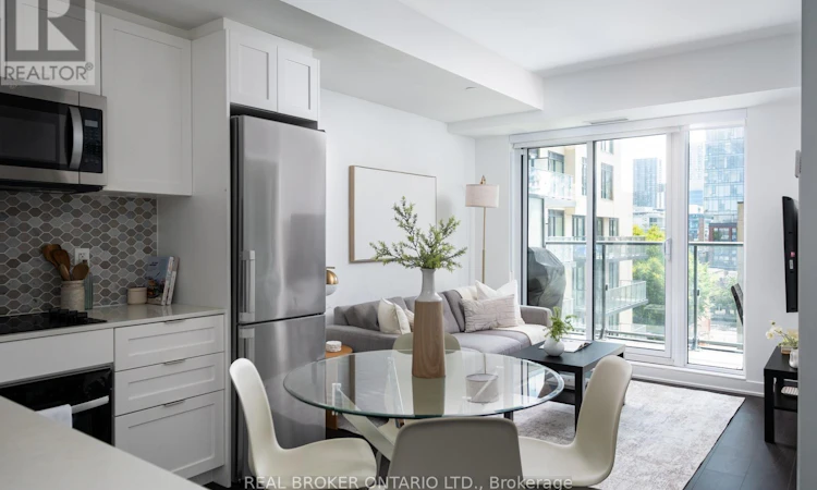 528-543 Richmond Street W