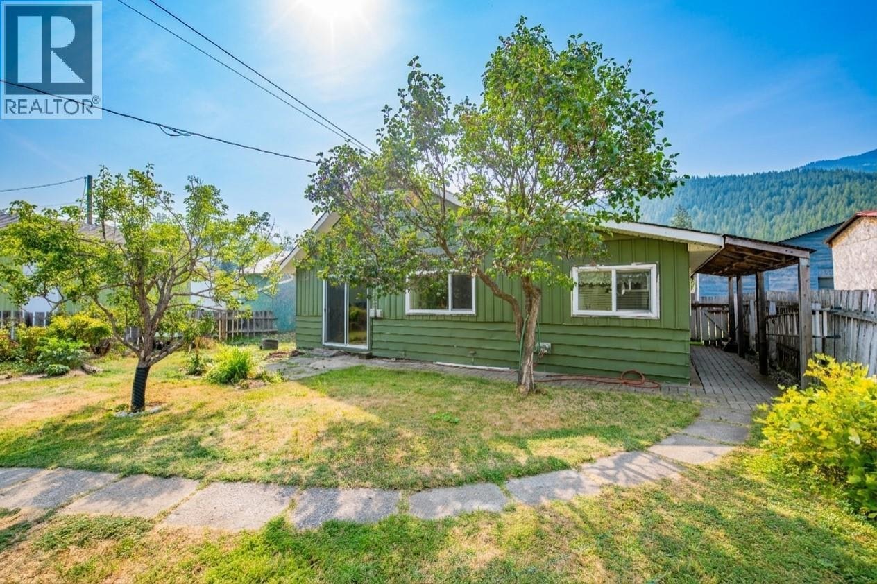 5727 Ponderosa Road, Falkland, BC, V0E 1W0