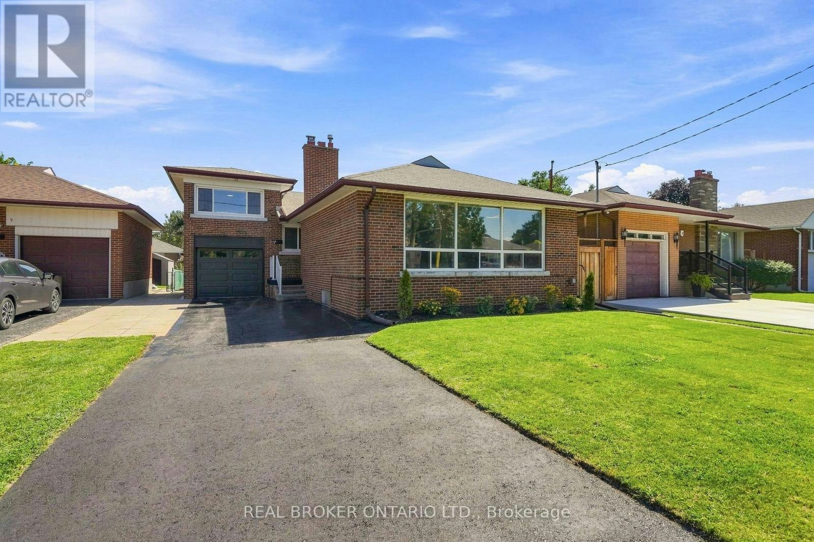 7 Allison Drive, Toronto, ON, M8Z 3Z9