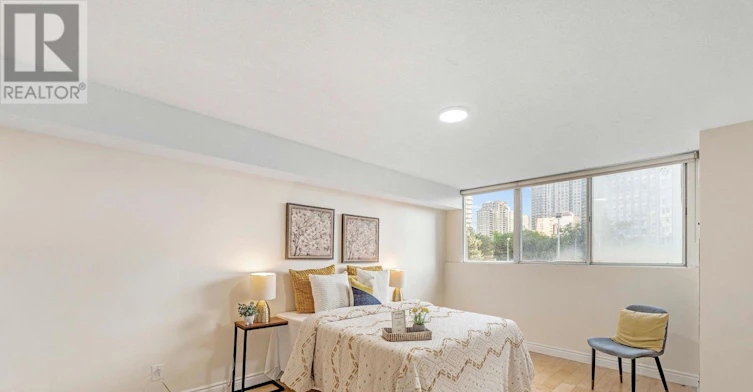 202-3700 Kaneff Crescent N, Mississauga, ON, L5A 4B8 - 4