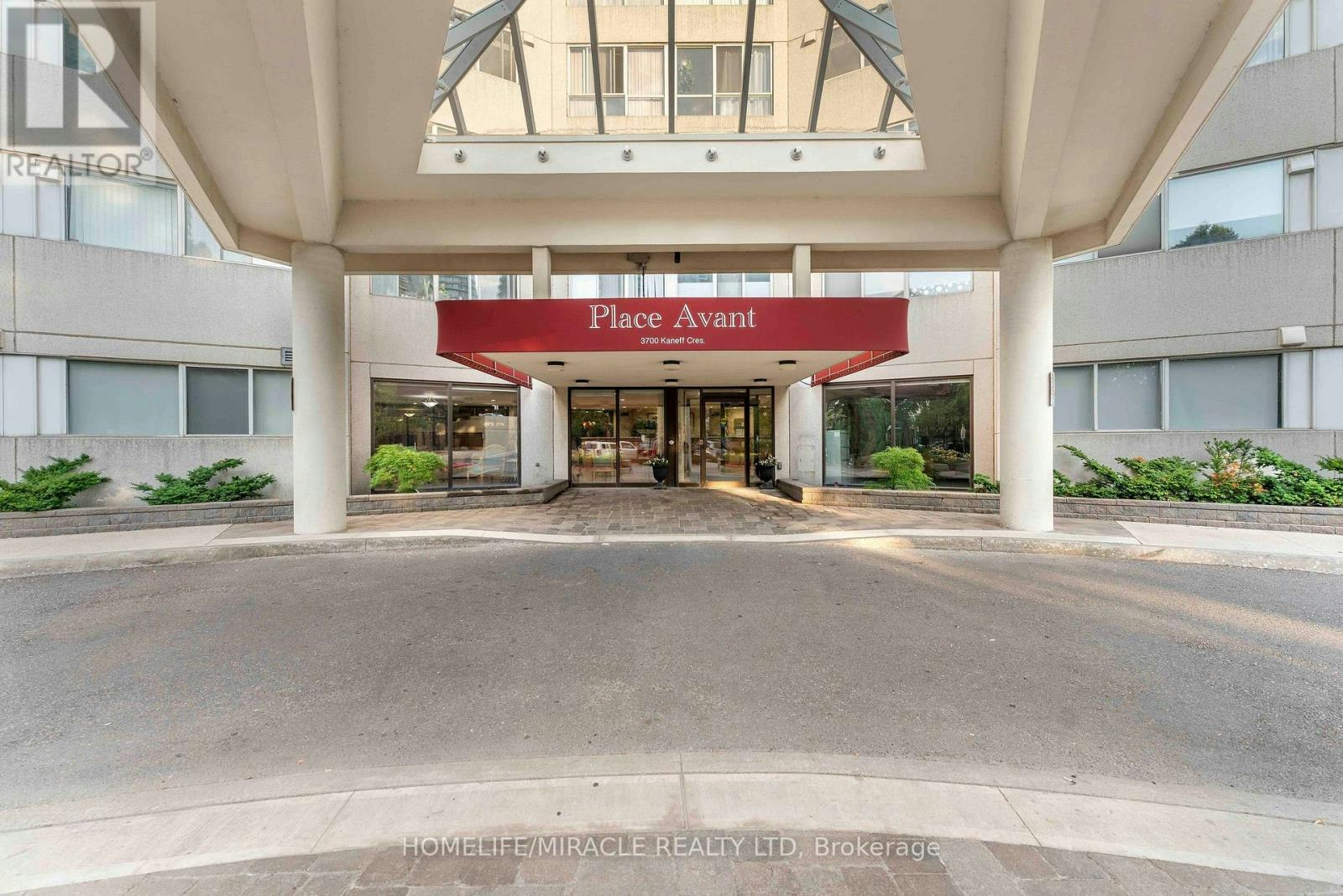 202-3700 Kaneff Crescent N, Mississauga, ON, L5A 4B8 - 2