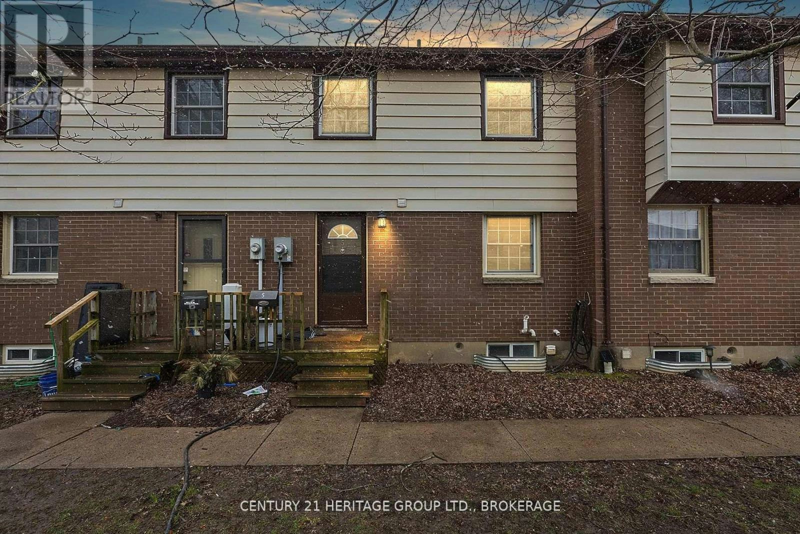 5-136 Notch Hill Road, Kingston, ON, K7M 2X1