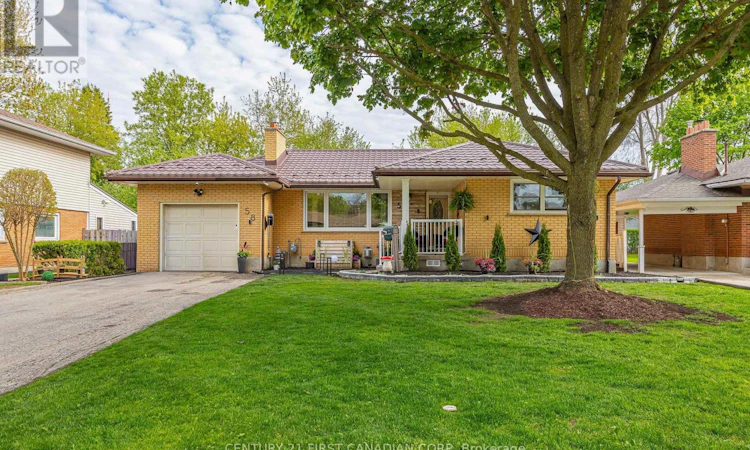 58 Centre Crescent N