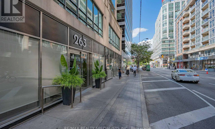 503-263 Wellington Street W