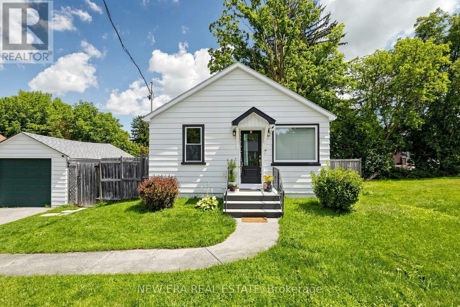 247 Muriel Street, Newmarket, ON, L3Y 3N2
