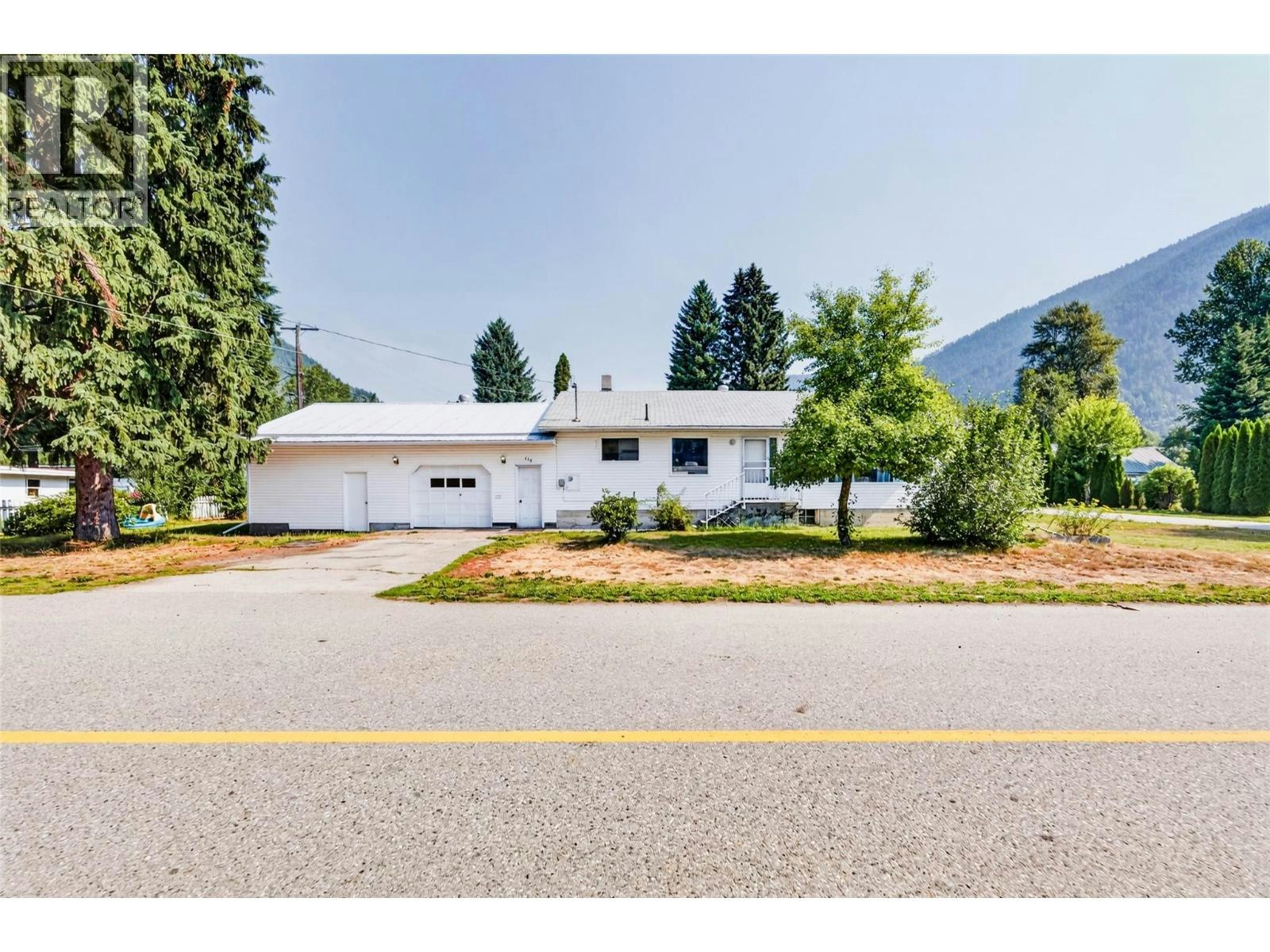 115 Second Street, Salmo, BC, V0G 1Z0