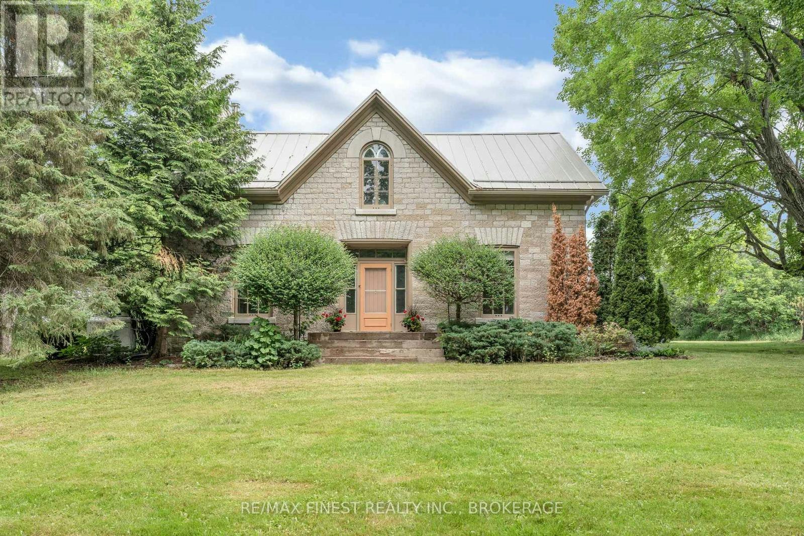 4247 Henderson Road, South Frontenac, ON, K0H 1V0