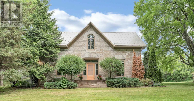 4247 Henderson Road, South Frontenac, ON, K0H 1V0