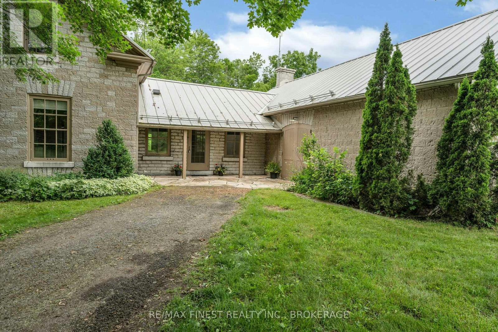 4247 Henderson Road, South Frontenac, ON, K0H 1V0 - 2
