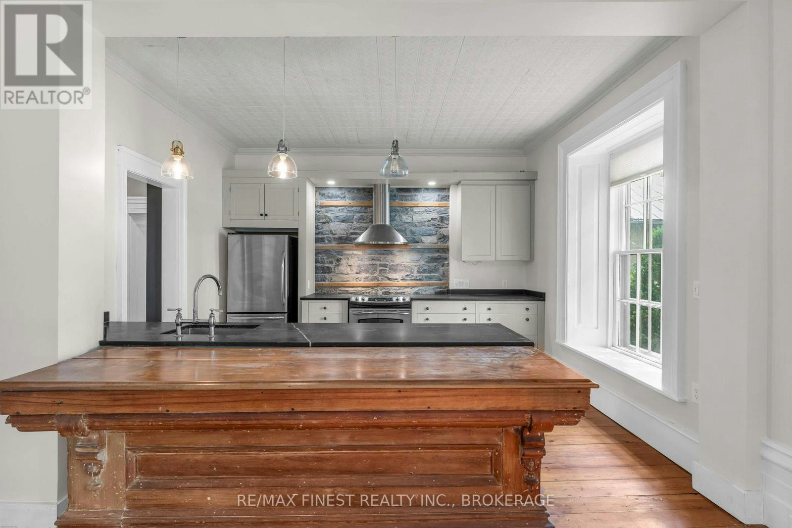 4247 Henderson Road, South Frontenac, ON, K0H 1V0 - 7