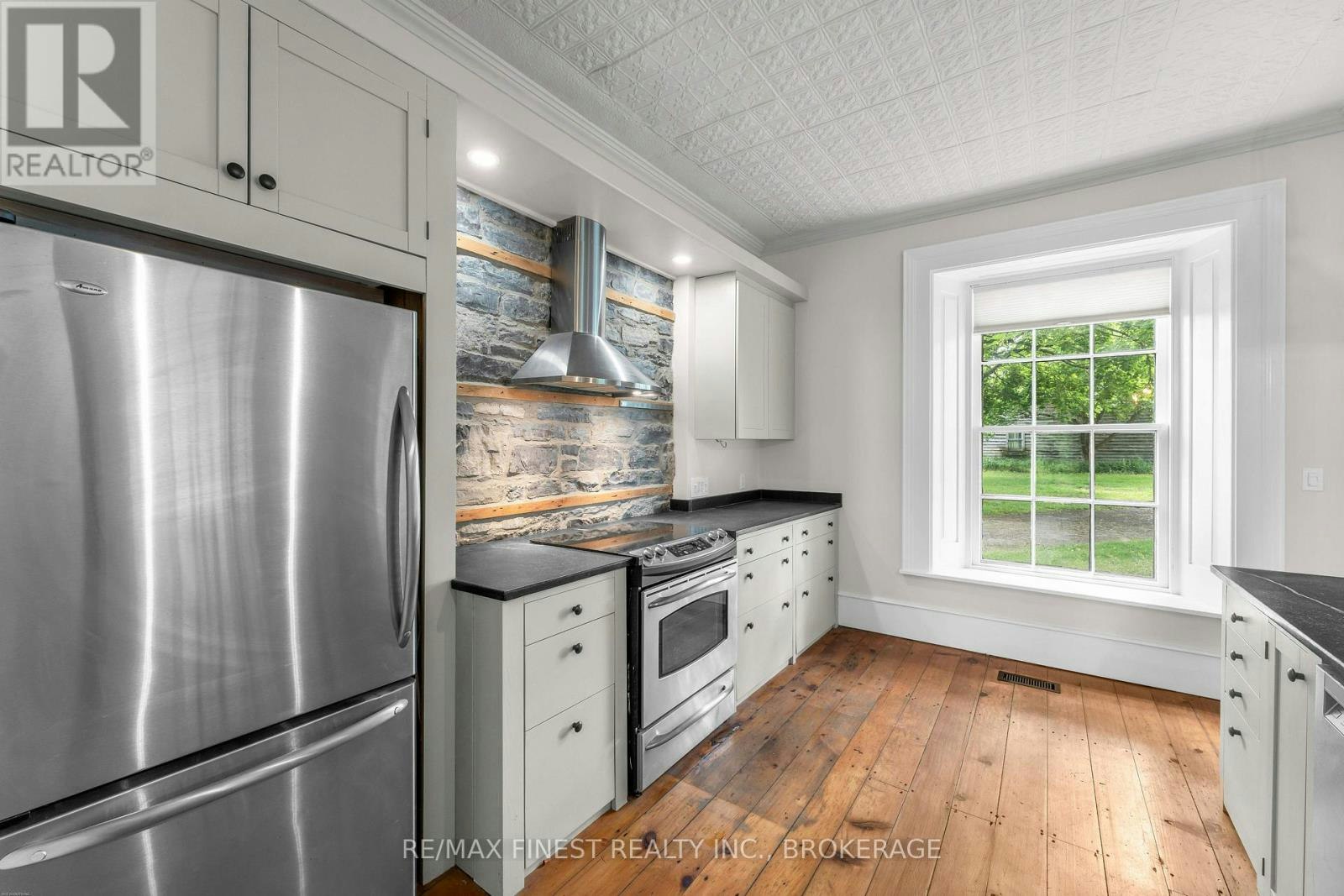 4247 Henderson Road, South Frontenac, ON, K0H 1V0 - 9