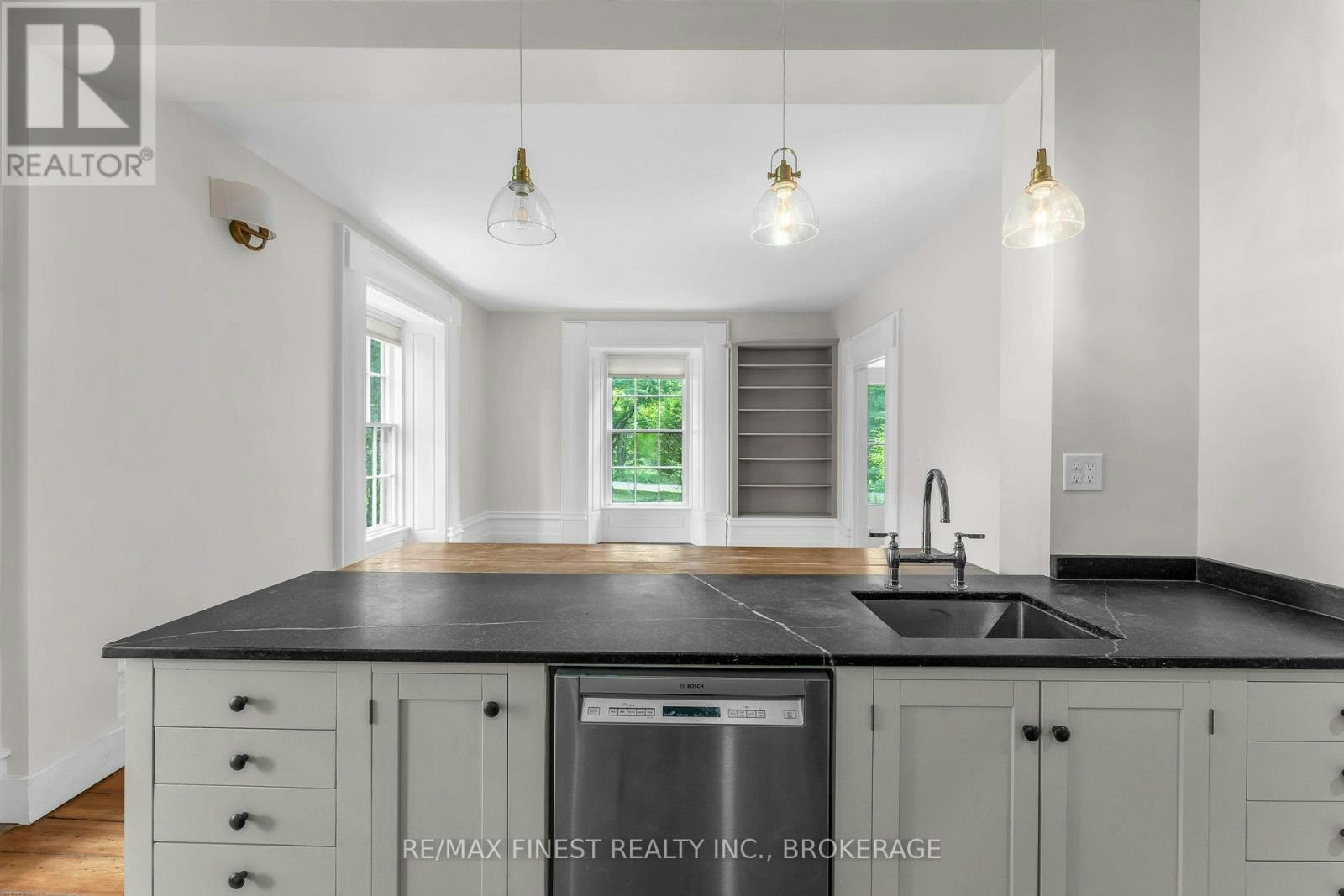 4247 Henderson Road, South Frontenac, ON, K0H 1V0 - 10