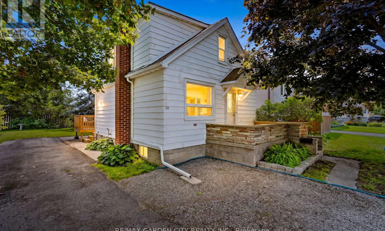 38 Oakwood Street