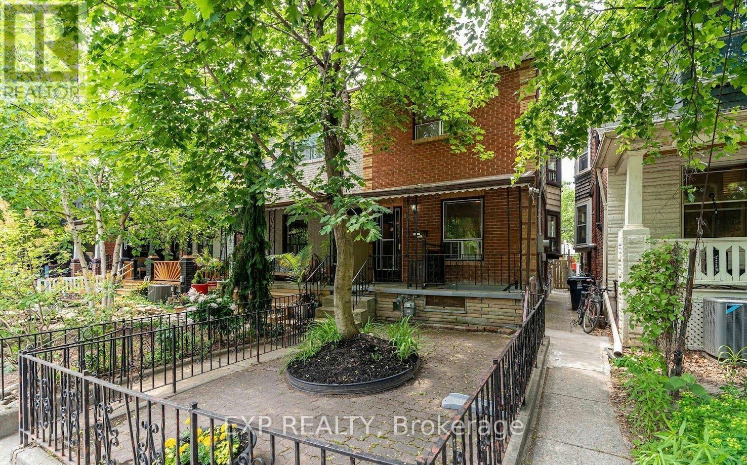 BSMT-858 Manning Avenue, Toronto, ON, M6G 2W8
