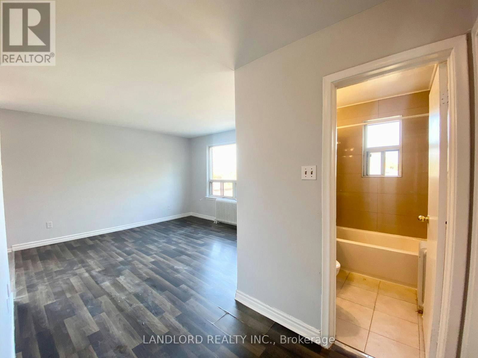 4-127 Scarlett Road, Toronto, ON, M6N 4K6 - 8