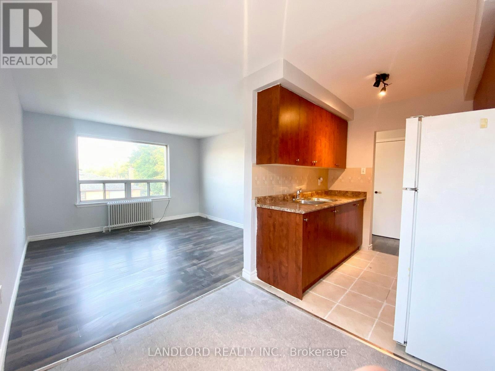 4-127 Scarlett Road, Toronto, ON, M6N 4K6 - 2